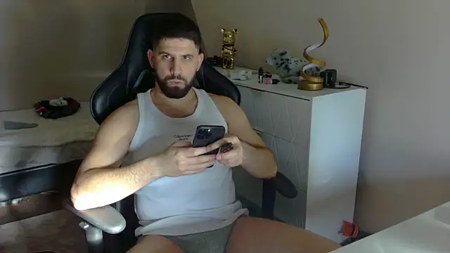 Snapshot of lucas_kazimm chatting on 02-06-25, 01:54 lucas kazimm online show from 02-06-25, 01:54