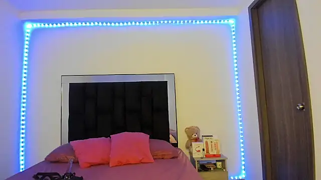 Snapshot of victoriacolin chatting on 03-04-25, 08:16 victoriacolin online show from 03-04-25, 08:16