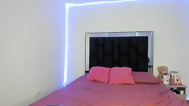 Snapshot of victoriacolin chatting on 03-07-25, 12:23 victoriacolin online show from 03-07-25, 12:23