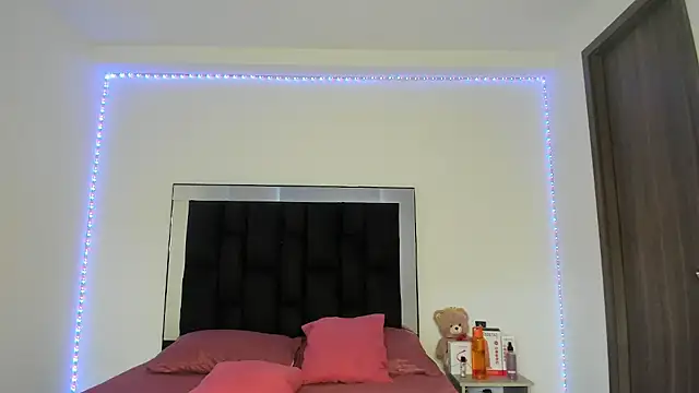 Snapshot of victoriacolin chatting on 03-07-25, 09:38 victoriacolin online show from 03-07-25, 09:38