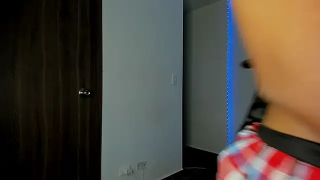 Snapshot of victoriacolin chatting on 11-14-25, 12:04 victoriacolin online show from 11-14-25, 12:04