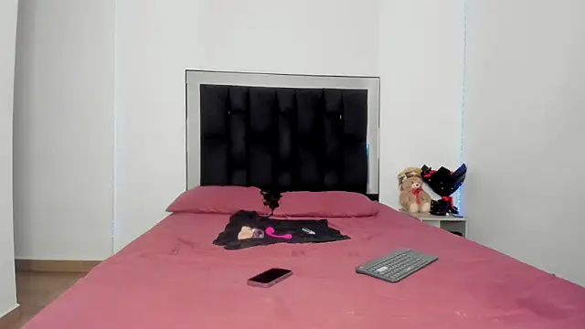 Snapshot of victoriacolin chatting on 02-03-26, 12:43 victoriacolin online show from 02-03-26, 12:43