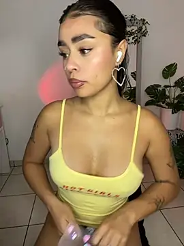 Snapshot of meli_ortiz_ chatting on 11-26-25, 03:57 meli ortiz online show from 11-26-25, 03:57