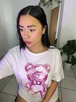 Snapshot of meli_ortiz_ chatting on 03-11-26, 03:40 meli ortiz online show from 03-11-26, 03:40