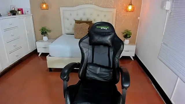 Hadley  online show from 04-28-26, 03:55