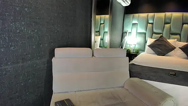 Snapshot of AliDiaz_ chatting on 06-10-26, 06:18 AliDiaz online show from 06-10-26, 06:18