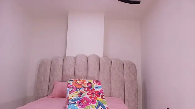 Snapshot of sharlott_miller chatting on 12-03-25, 11:52 sharlott miller online show from 12-03-25, 11:52