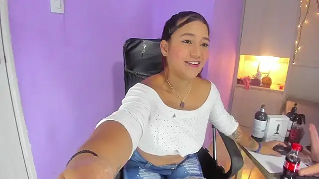 Snapshot of CandyyMaria chatting on 10-02-25, 08:05 CandyyMaria online show from 10-02-25, 08:05