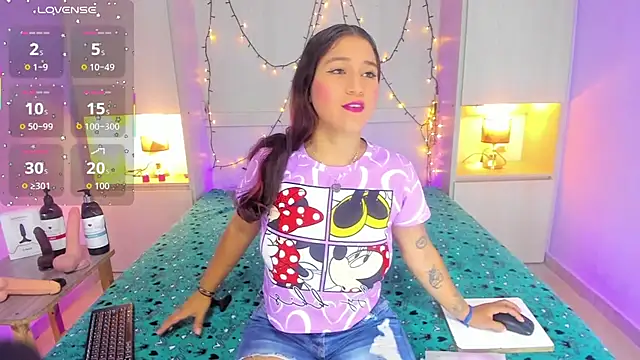 Snapshot of CandyyMaria chatting on 11-06-25, 07:37 CandyyMaria online show from 11-06-25, 07:37