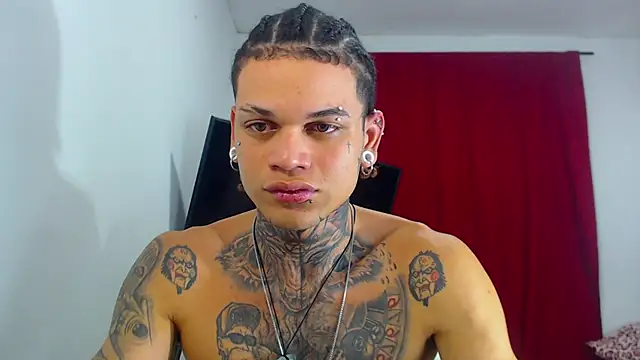 Snapshot of hot_man05 chatting on 10-27-25, 02:59 hot man05 online show from 10-27-25, 02:59