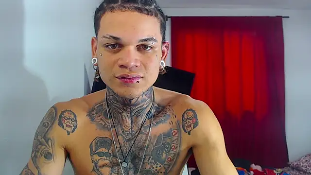 Snapshot of hot_man05 chatting on 10-27-25, 07:51 hot man05 online show from 10-27-25, 07:51