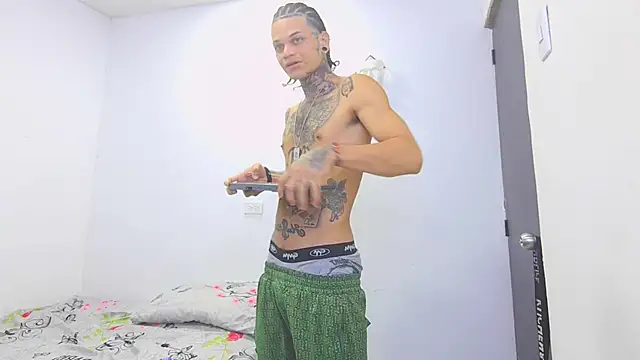 Snapshot of hot_man05 chatting on 02-12-26, 11:11 hot man05 online show from 02-12-26, 11:11