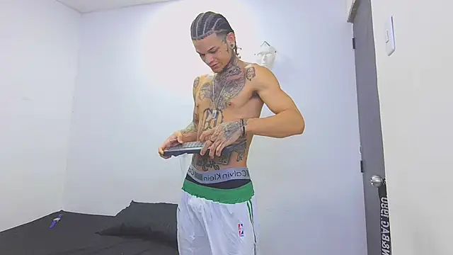 Snapshot of hot_man05 chatting on 02-26-26, 11:59 hot man05 online show from 02-26-26, 11:59