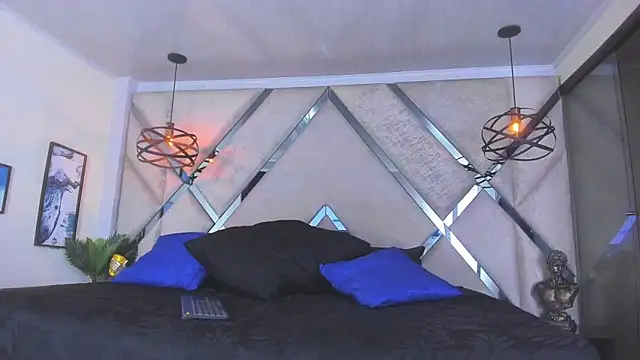 Snapshot of Thomas_May4rs chatting on 02-19-25, 04:23 Thomas May4rs online show from 02-19-25, 04:23