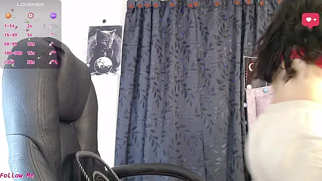 ellajonz online show from 11-16-25, 12:05