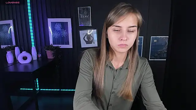 CharmBianca online show from 02-08-25, 07:27