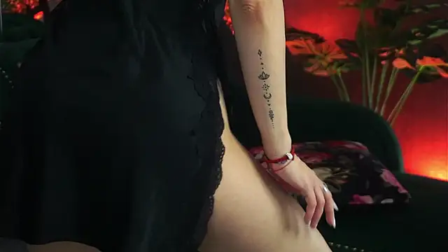 Snapshot of Midnight_Seduction chatting on 03-23-25, 08:04 Midnight Seduction online show from 03-23-25, 08:04