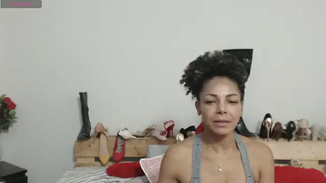 Lunasquirt1985 online show from 02-19-25, 01:39