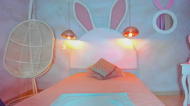 Snapshot of NAUGHTY_ALANA_ chatting on 02-07-25, 03:41 NAUGHTY ALANA online show from 02-07-25, 03:41