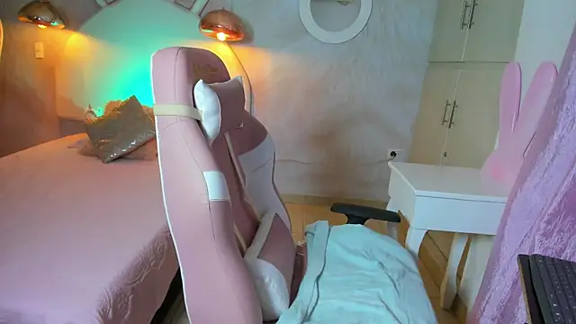 Snapshot of NAUGHTY_ALANA_ chatting on 02-13-25, 03:24 NAUGHTY ALANA online show from 02-13-25, 03:24