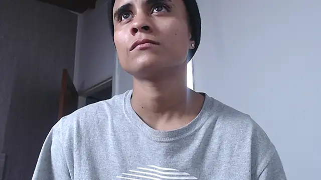 Liiamthompson online show from 02-25-25, 10:47