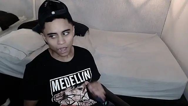 Liiamthompson online show from 03-07-25, 02:56