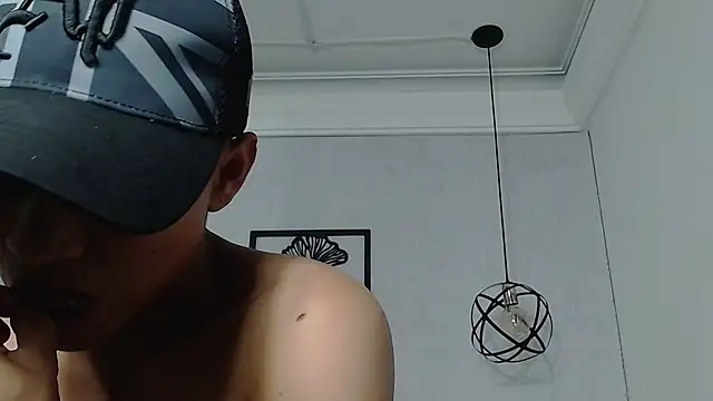 Liiamthompson online show from 03-09-25, 03:16