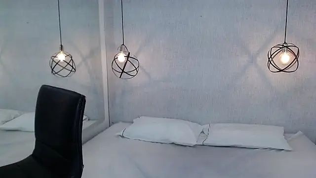 Liiamthompson online show from 03-17-25, 05:27