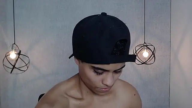 Liiamthompson online show from 03-20-25, 05:58