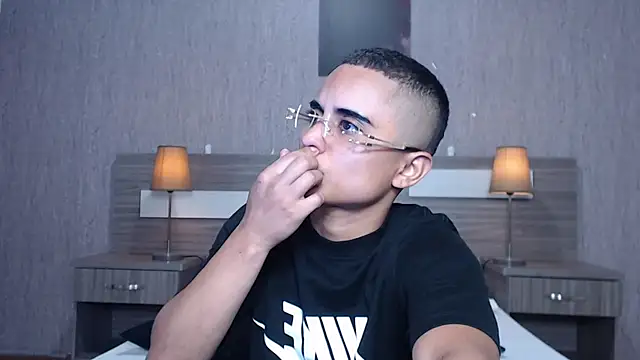 Liiamthompson online show from 09-12-25, 11:10