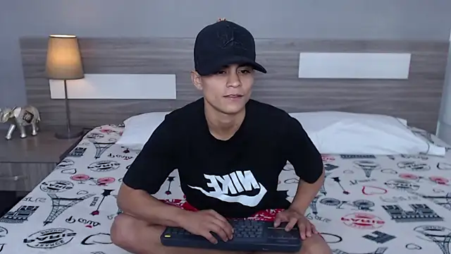 Liiamthompson online show from 10-03-25, 11:29