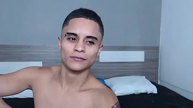 Liiamthompson online show from 10-08-25, 10:29