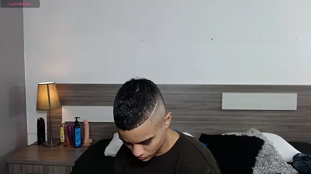 Liiamthompson online show from 12-22-25, 09:28