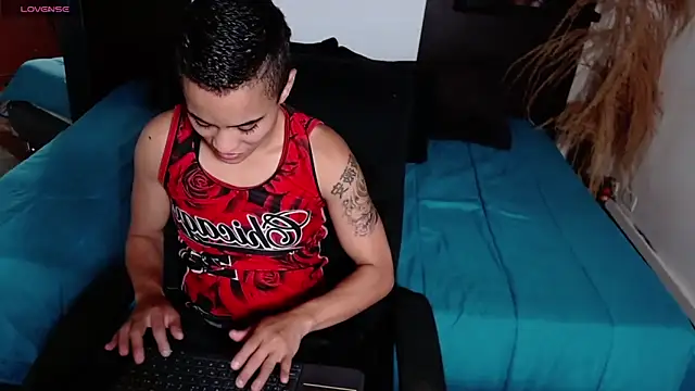 Liiamthompson online show from 04-27-26, 10:41