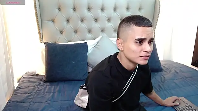 Snapshot of Liiamthompson chatting on 07-16-26, 12:27 Liiamthompson online show from 07-16-26, 12:27