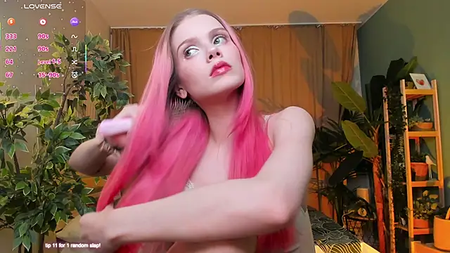 Gretchen Mol online show from 12-16-25, 07:46