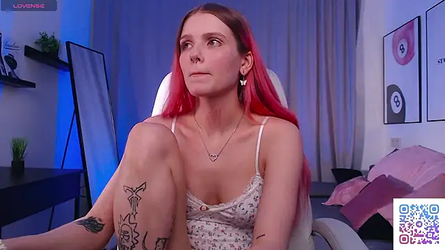 Gretchen Mol online show from 03-08-26, 07:34