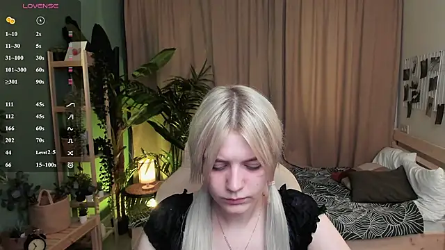 Snapshot of Gretchen_Mol chatting on 06-19-26, 07:34 Gretchen Mol online show from 06-19-26, 07:34