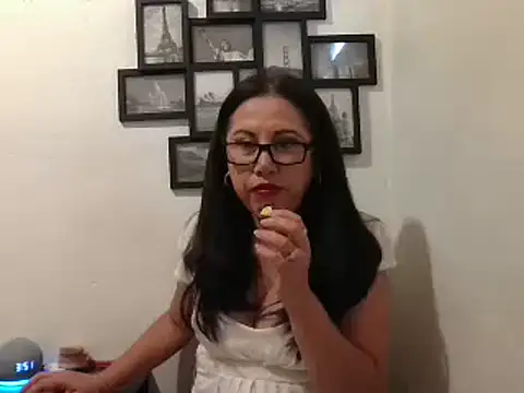 Snapshot of MirandaLatinaLovely chatting on 02-14-25, 09:53 MirandaLatinaLovely online show from 02-14-25, 09:53