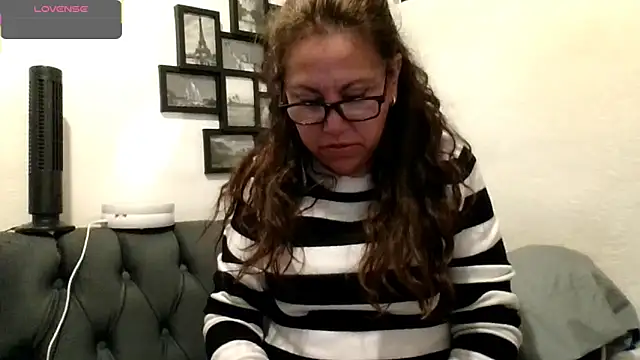 MirandaLatinaLovely online show from 03-18-26, 06:00