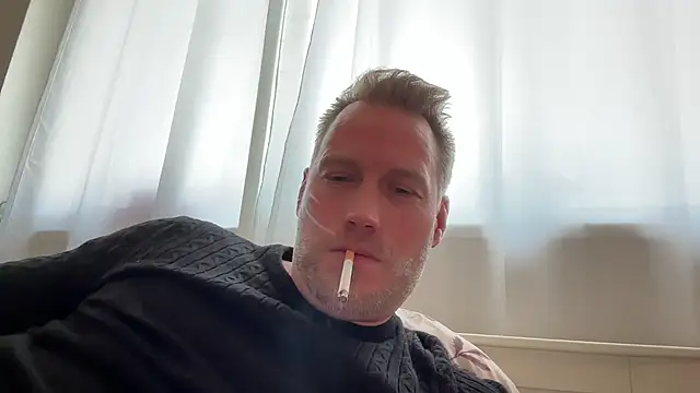 Snapshot of Christian87xxx chatting on 11-25-25, 11:21 Christian87xxx online show from 11-25-25, 11:21