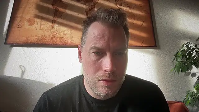 Snapshot of Christian87xxx chatting on 11-30-25, 09:35 Christian87xxx online show from 11-30-25, 09:35