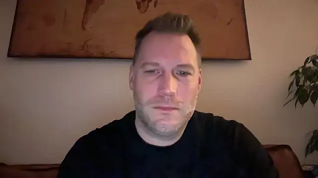 Snapshot of Christian87xxx chatting on 12-17-25, 06:41 Christian87xxx online show from 12-17-25, 06:41