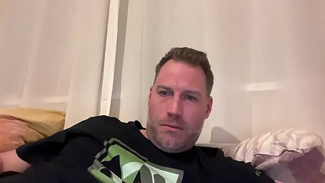 Snapshot of Christian87xxx chatting on 01-06-26, 05:27 Christian87xxx online show from 01-06-26, 05:27