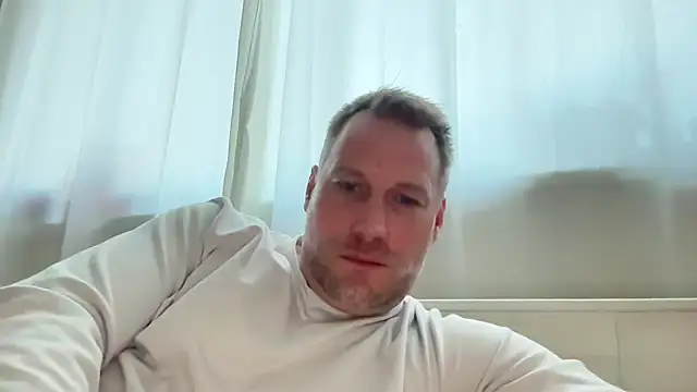 Snapshot of Christian87xxx chatting on 02-10-26, 03:27 Christian87xxx online show from 02-10-26, 03:27