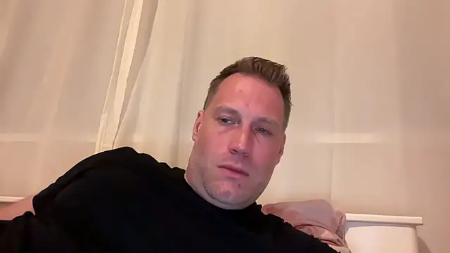 Snapshot of Christian87xxx chatting on 02-27-26, 06:19 Christian87xxx online show from 02-27-26, 06:19