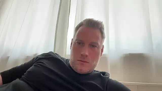 Snapshot of Christian87xxx chatting on 03-12-26, 03:51 Christian87xxx online show from 03-12-26, 03:51