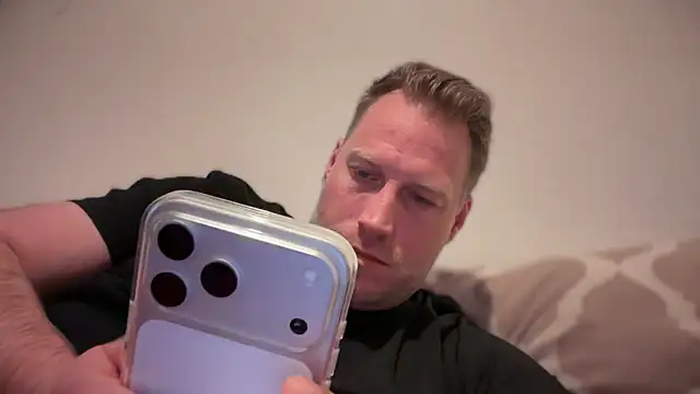 Snapshot of Christian87xxx chatting on 03-18-26, 05:38 Christian87xxx online show from 03-18-26, 05:38