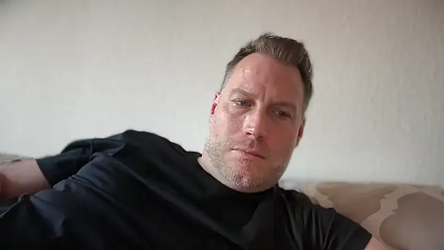 Snapshot of Christian87xxx chatting on 03-19-26, 04:33 Christian87xxx online show from 03-19-26, 04:33