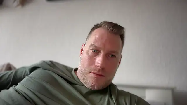 Snapshot of Christian87xxx chatting on 03-28-26, 02:27 Christian87xxx online show from 03-28-26, 02:27